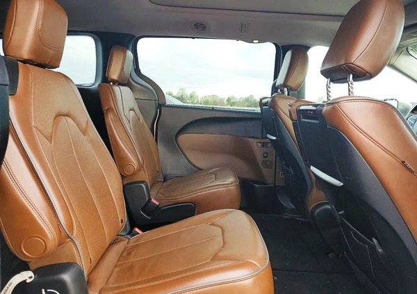 Chrysler Pacifica cena 49000 przebieg: 112000, rok produkcji 2017 z Kazimierz Dolny małe 56